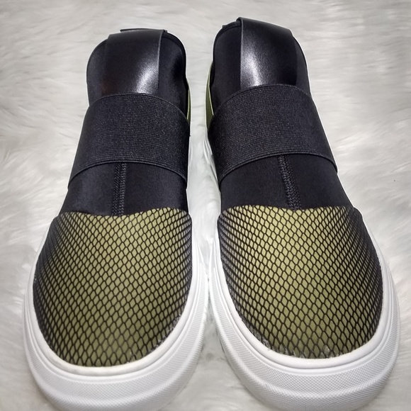 Steve Madden Slip-ons size 10